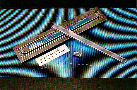 Surface acoustic wave (SAW) device